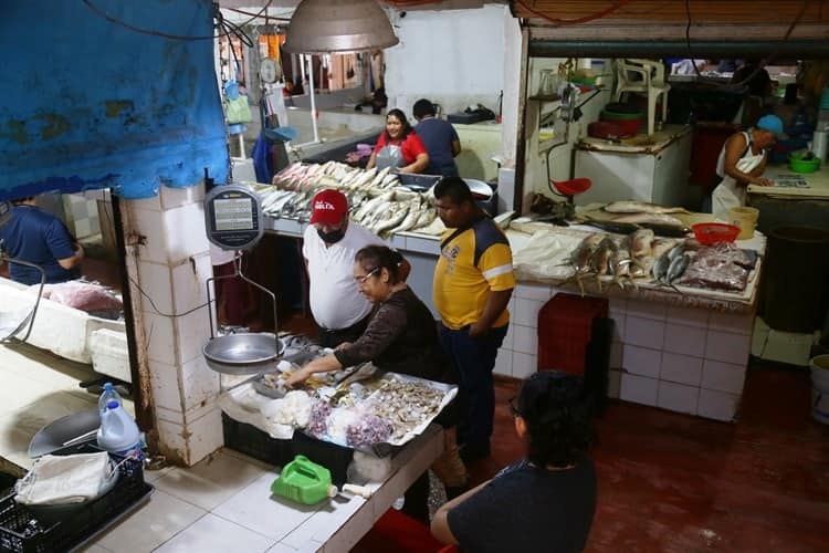 Esperan repunte de ventas en Mercado de Mariscos de Coatza
