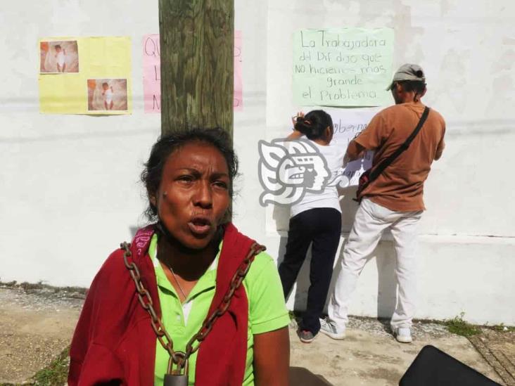 ¡Sigue encadenada! Abuela exige le devuelvan a su nieta en Coatzacoalcos