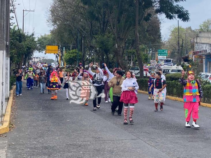 ¡Desfile de risas! Payasos ‘toman’ las calles de Xalapa