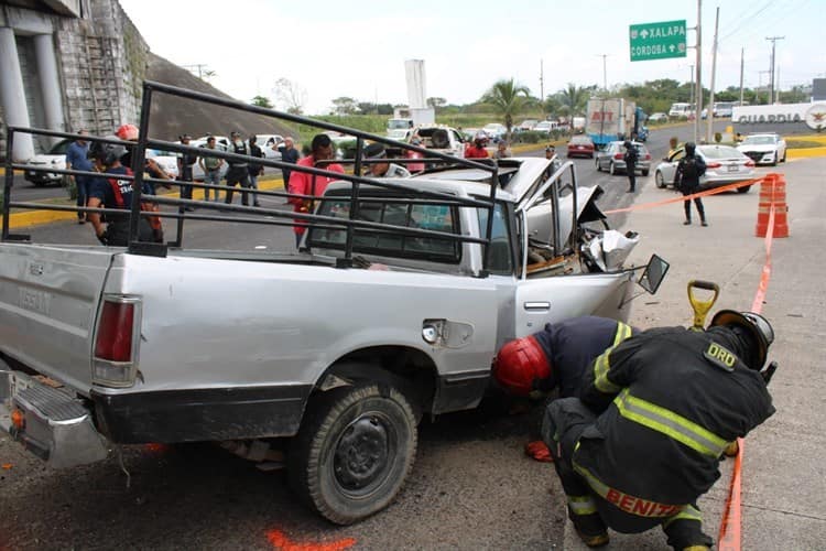 Camionetas chocan de frente sobre la Cabeza Olmeca en Veracruz