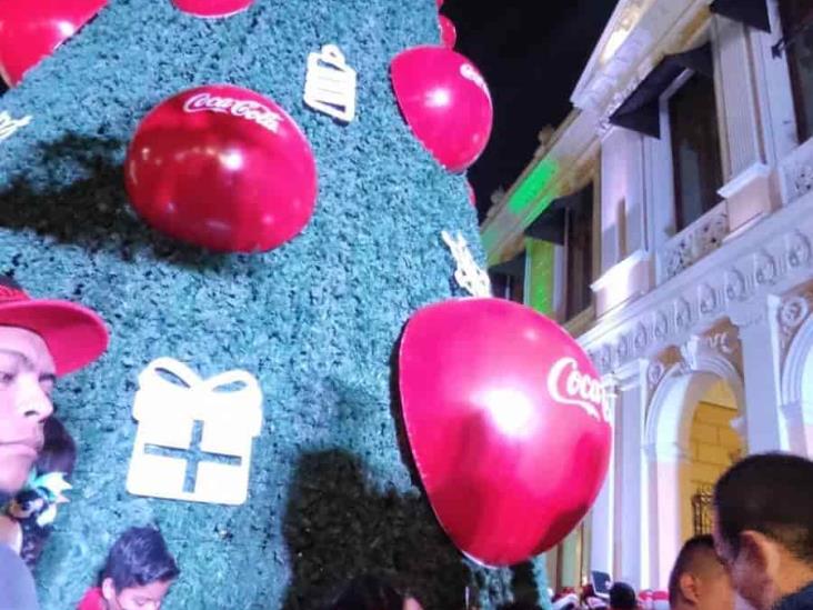 Encienden en Orizaba el árbol navideño más alto del sureste del país; mide 14 metros (+Video)