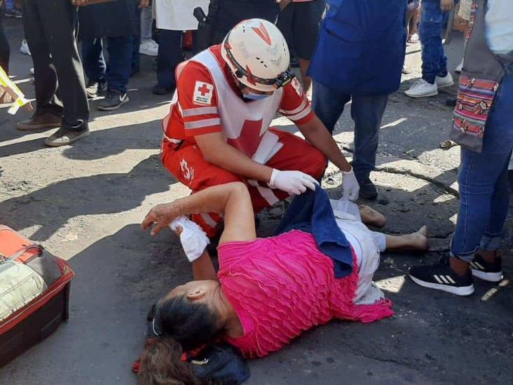 Camión urbano atropella a abuelita en zona de mercados de Veracruz