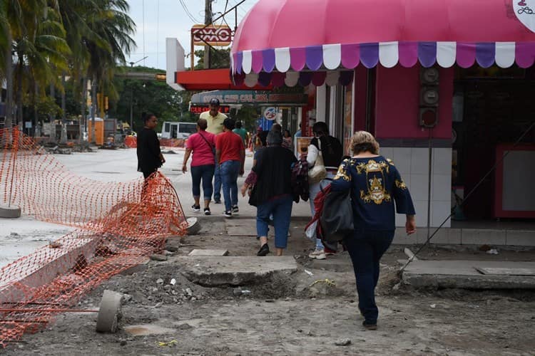 Obra del ayuntamiento de Veracruz causa problemas al comercio