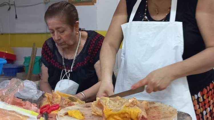 Pollerías en mercado de Veracruz espera repunte de venta por cena de Navidad