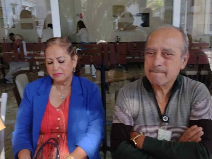 En Orizaba, electricistas jubilados agradecen apoyo de dirigencia sindical para regularizar predios