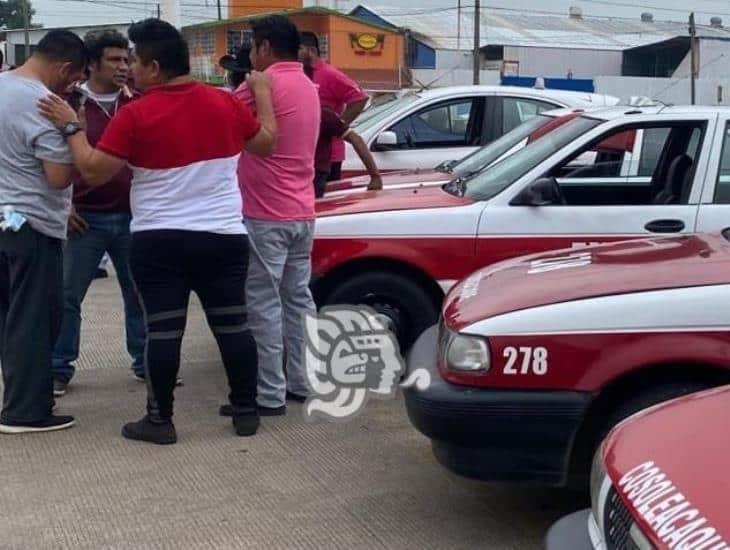 Taxistas del sur de Veracruz pierden pasaje por narcolista; acusan campaña negra