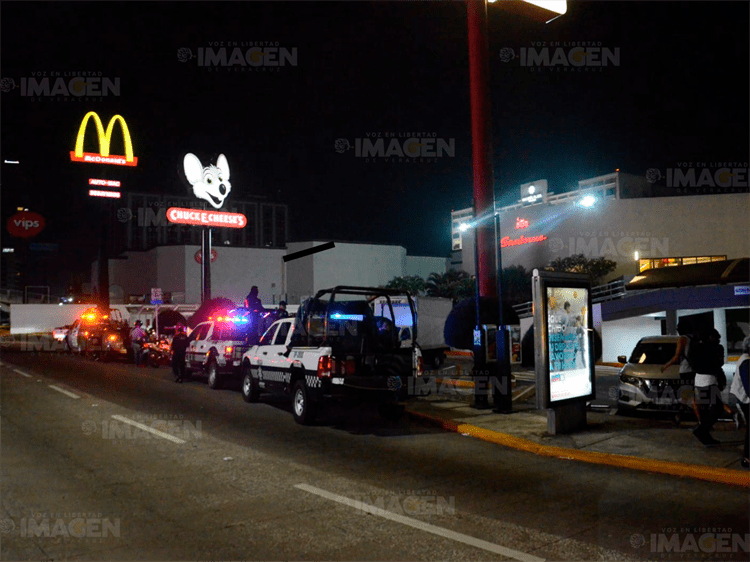 Por hombre armado desalojan Cinépolis en Plaza Américas de Boca del Río(+Video)