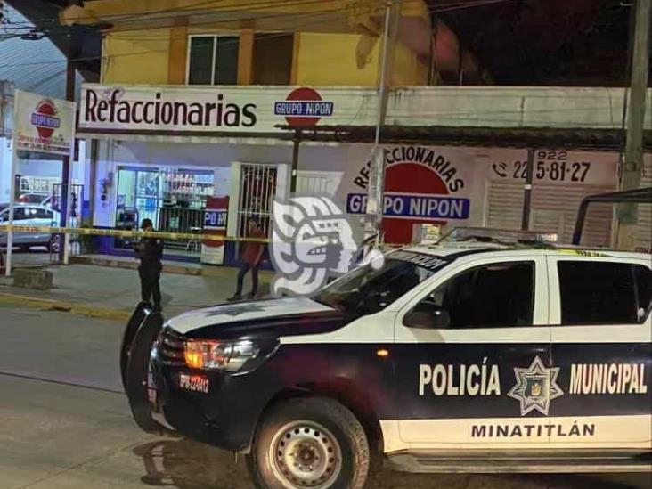 A tiros atacan refaccionaria en Minatitlán; sería por cobro de piso