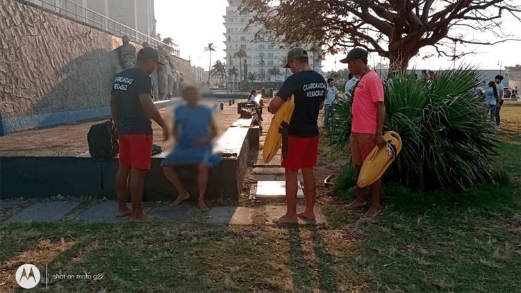 Hombre intenta quitarse la vida lanzándose en el Malecón de Veracruz