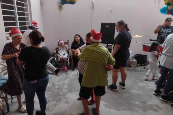 Celebran posada a abuelitos del asilo “Canitas Felices”, en Veracruz (+Video)