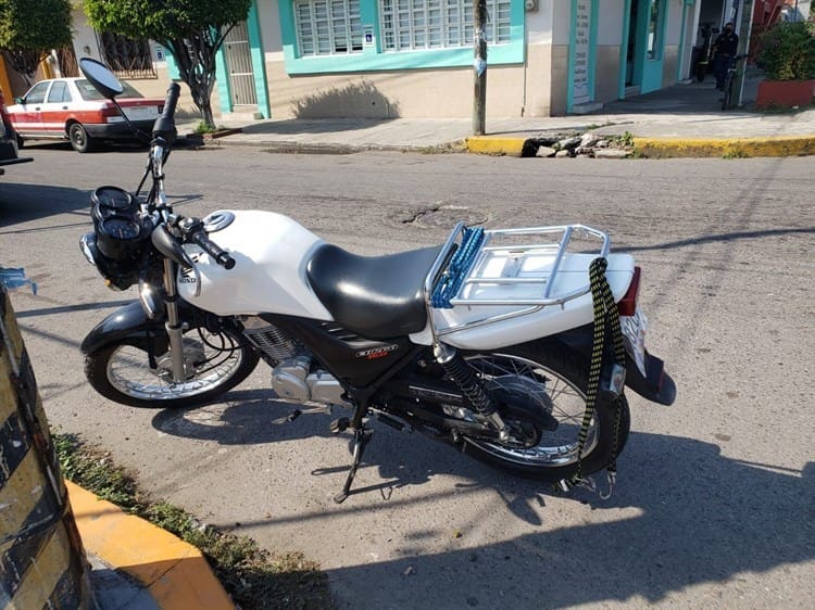 Motociclista es atropellado por automóvil en calles de Veracruz