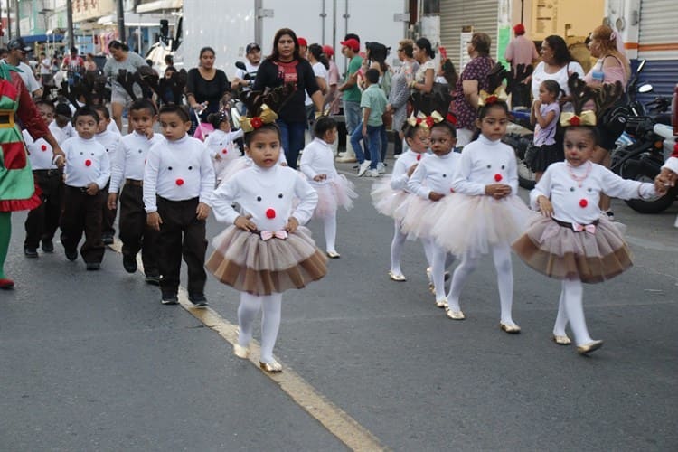 Pequeños participaron en el desfile Navideño en Alvarado
