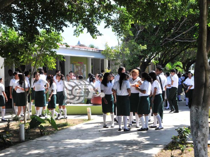En Coatzacoalcos, más de 74 mil estudiantes ya están de vacaciones