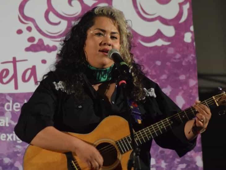 Con su música, impulsa Vivir Quintana mensaje feminista