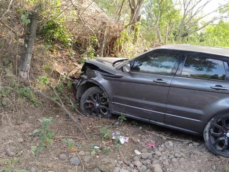 Camioneta familiar sufre volcadura en carretera Veracruz-Córdoba