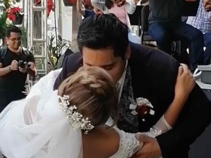 ¡Vivan los novios! Recién casados bailan vals en el Zócalo (+video)