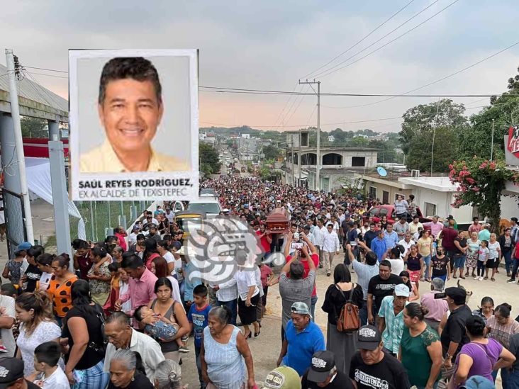 Dan el último adiós al exalcalde de Texistepec, Saúl Reyes Rodríguez