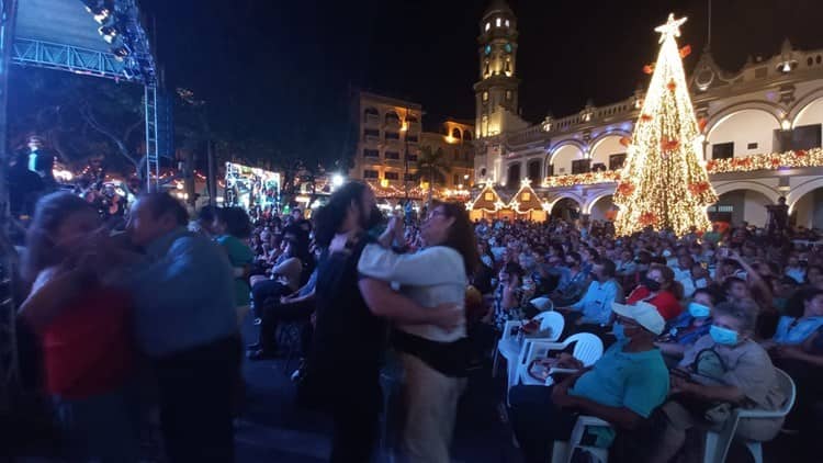 Filarmónica de Boca del Río pone a bailar al Zócalo de Veracruz