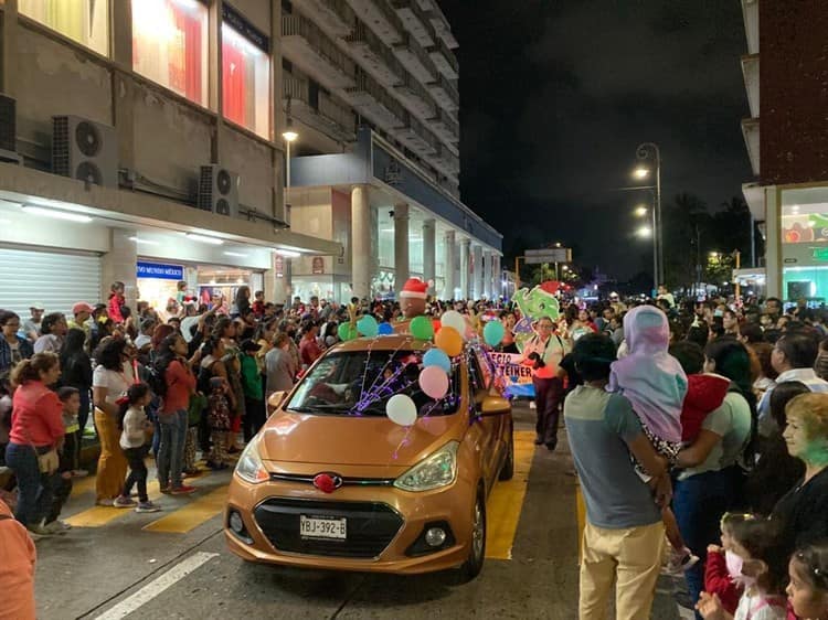Desfile Navideño en Veracruz reúne a cientos de familias (+Video)