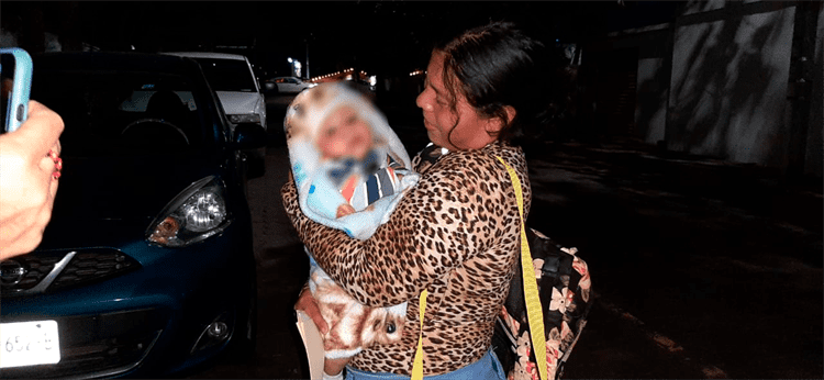 Brenda, se reencontró con su bebé que había sido sustraída por su abuelita en Boca del Río