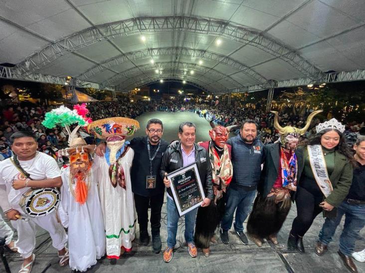 Entregan reconocimiento a Sergio Gutiérrez Luna en Festival de Máscaras Danzantes