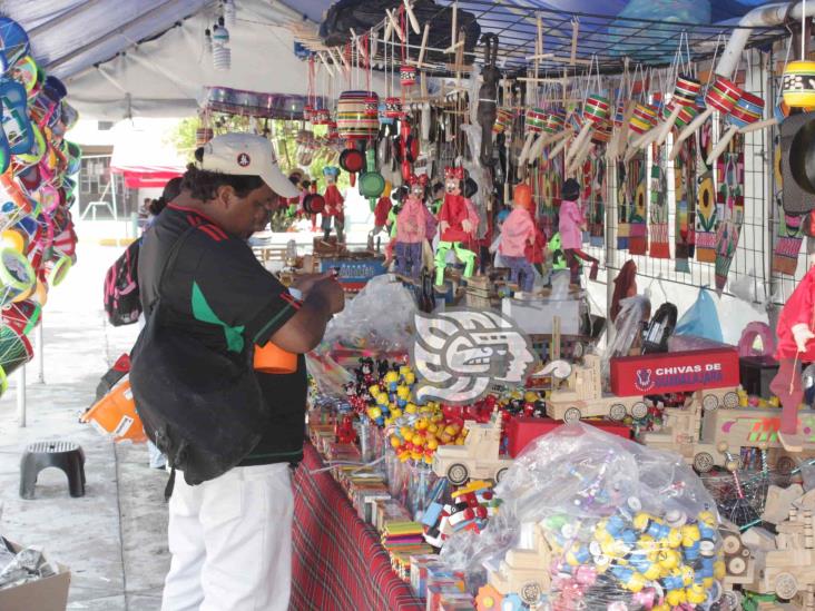 Comerciantes esperan repunte en venta de juguetes en Agua Dulce