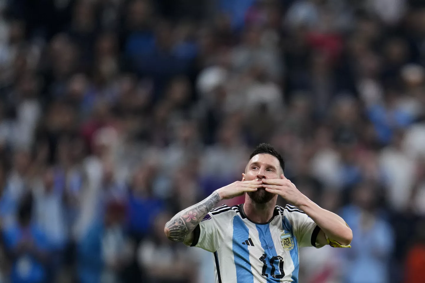 iBoluuudos! Con goles de Messi y Di María, Argentina vence 2 a 0 a Francia el final del primer tiempo
