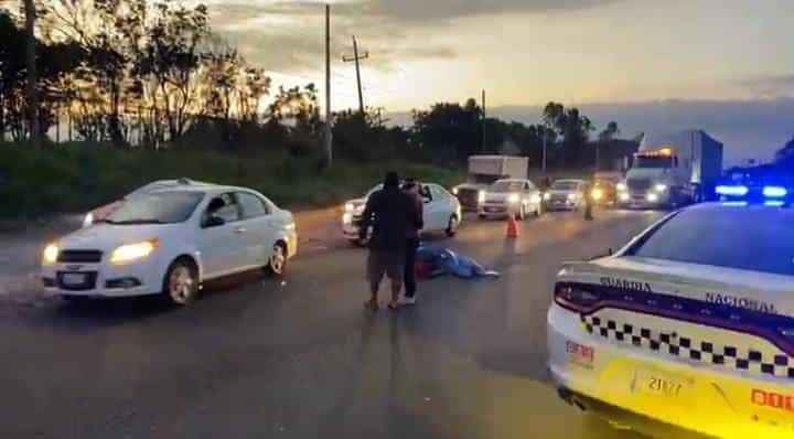 Tráiler mata a motociclista en carretera Xalapa-Veracruz