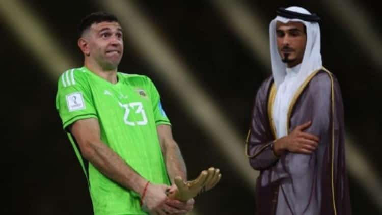 ‘Dibu’ Martínez hace celebración obscena con el Guante de Oro en Qatar 2022