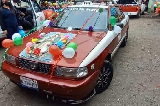 A punta de pistola, le arrebatan su taxi en Huatusco