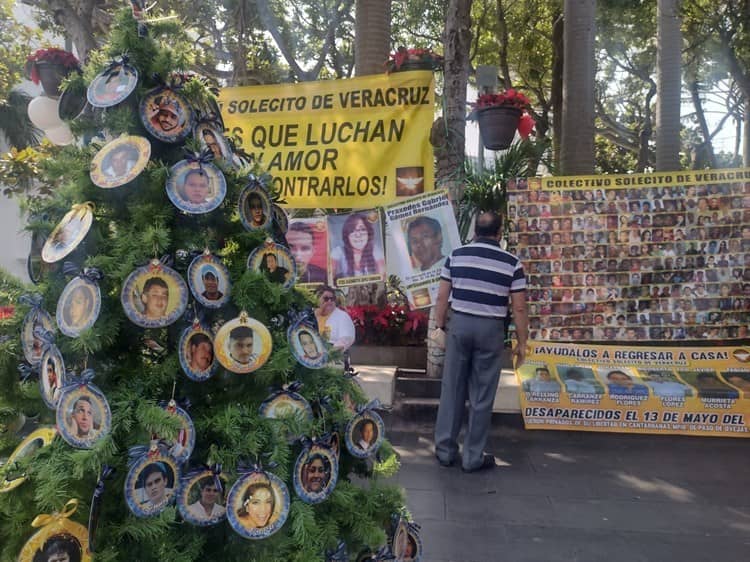 Sin permiso del ayuntamiento, instalan Árbol del Dolor en Zócalo de Veracruz (+Video)
