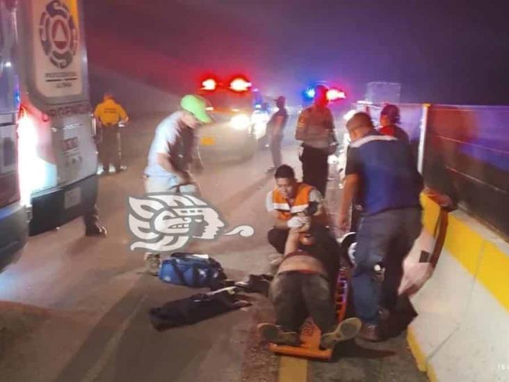 Jóvenes olutecas heridas tras derrapar sobre la Jaltipan - Acayucan