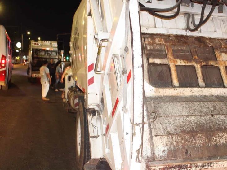 Atropellan a trabajador de la limpia pública frente al mercado Malibrán; auto huyó