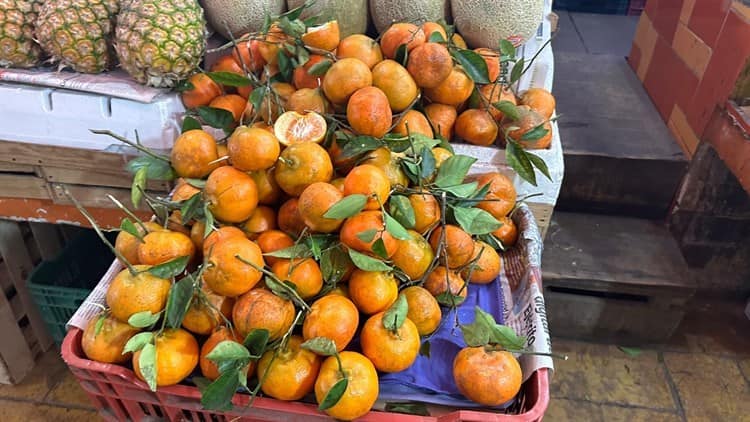 Aumentan precios de verduras y frutas para la cena navideña en mercados de Veracruz
