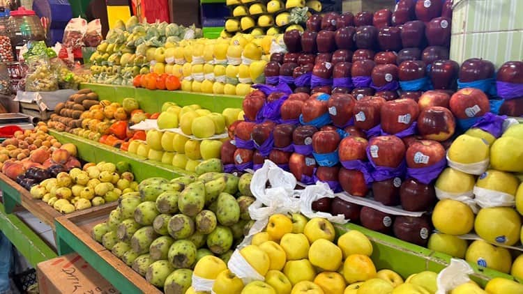 Aumentan precios de verduras y frutas para la cena navideña en mercados de Veracruz