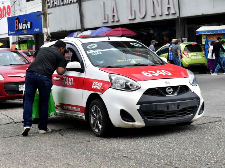 Ante violencia, líderes taxistas en Coatzacoalcos prefieren pasar desapercibidos