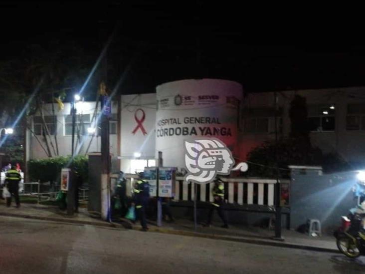 Elementos de seguridad entregan alimentos a familias de pacientes de hospitales de Córdoba