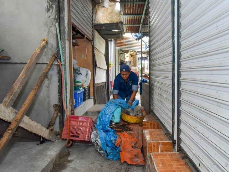 Era un cochinero; limpian Mercado ‘Los Portales’ en Poza Rica