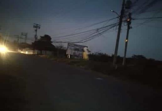 Frente Frío 18 desprende cables de electricidad en Antón Lizardo
