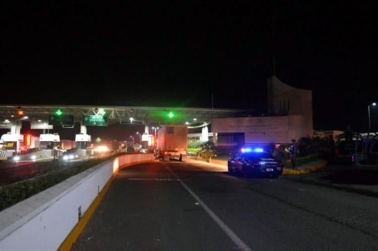 De terror, asaltos y retenes del hampa con troncos y piedras sobre autopista en el sur de Veracruz