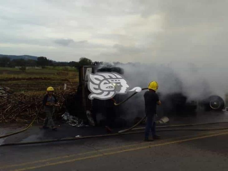 Se incendia camión cañero en Cuitláhuac; fuerte movilización policíaca