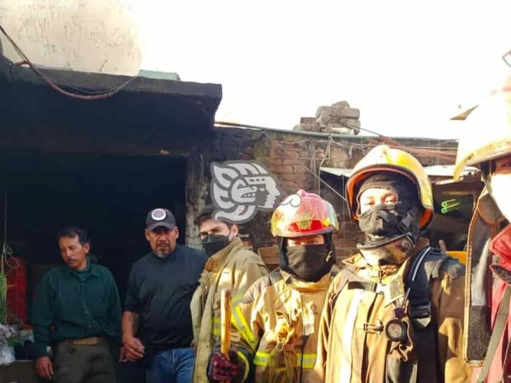 Incendio devasta vivienda en Ciudad Mendoza