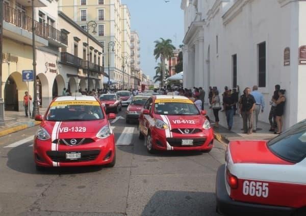 Agosto navideño para taxistas de Veracruz; repuntan servicios