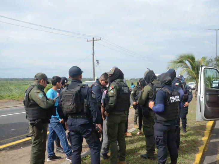 Se agarran a g0lpes tras aparatoso accidente en la Veracruz - Xalapa