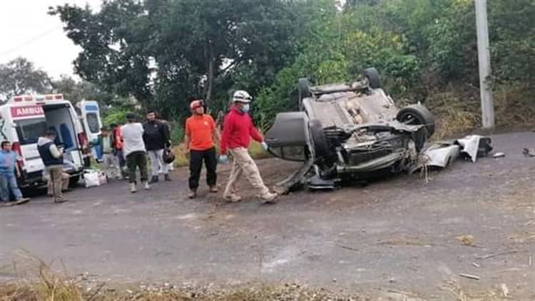 Vuelca auto en la carretera Totutla-Xalapa; hay un lesionado