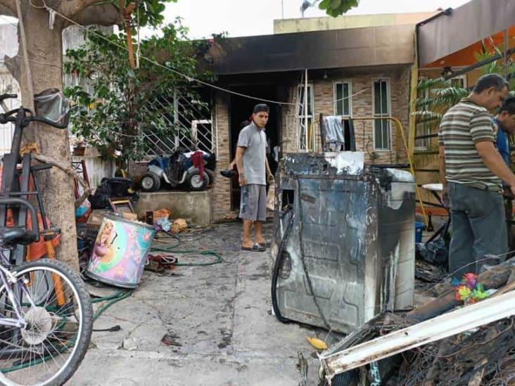 Previo a Navidad, pierden su casa en voraz incendio en Veracruz