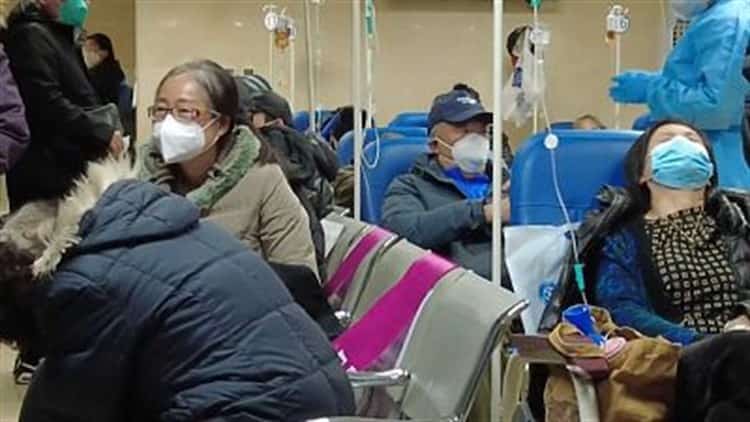 Nueva ola de covid azota a China; hospitales no se dan abasto