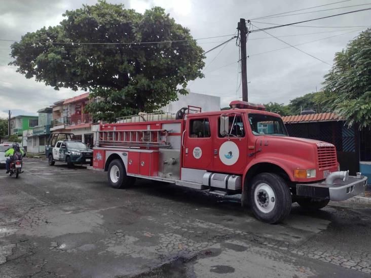 Se incendia bodega de inflables y equipo para fiestas en Veracruz