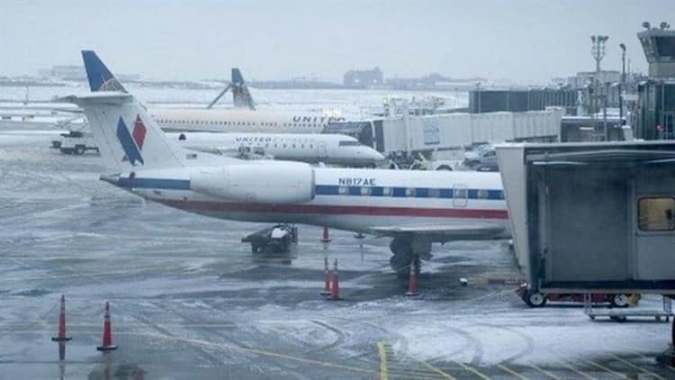 Casi 2 mil vuelos cancelados por tormenta invernal en EU