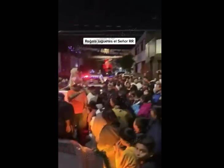 Grupo criminal entrega regalos de navidad en Guadalajara